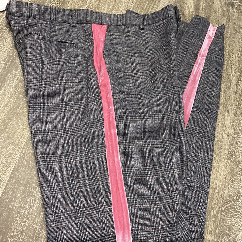 Stylish Gray and Pink Women's Pantsuit - Picture 5 of 14